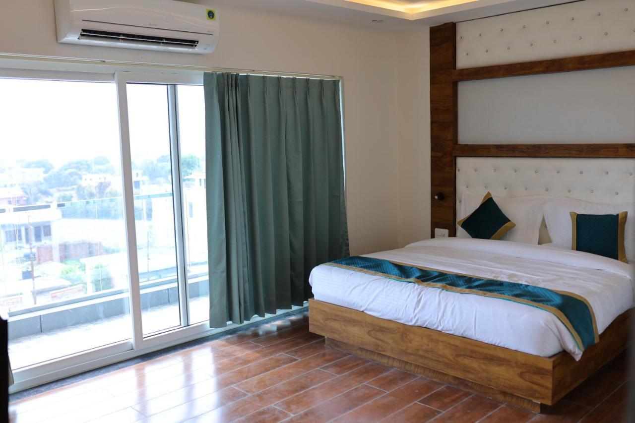 Hotel 7 Heaven Ντεχραντούν Εξωτερικό φωτογραφία