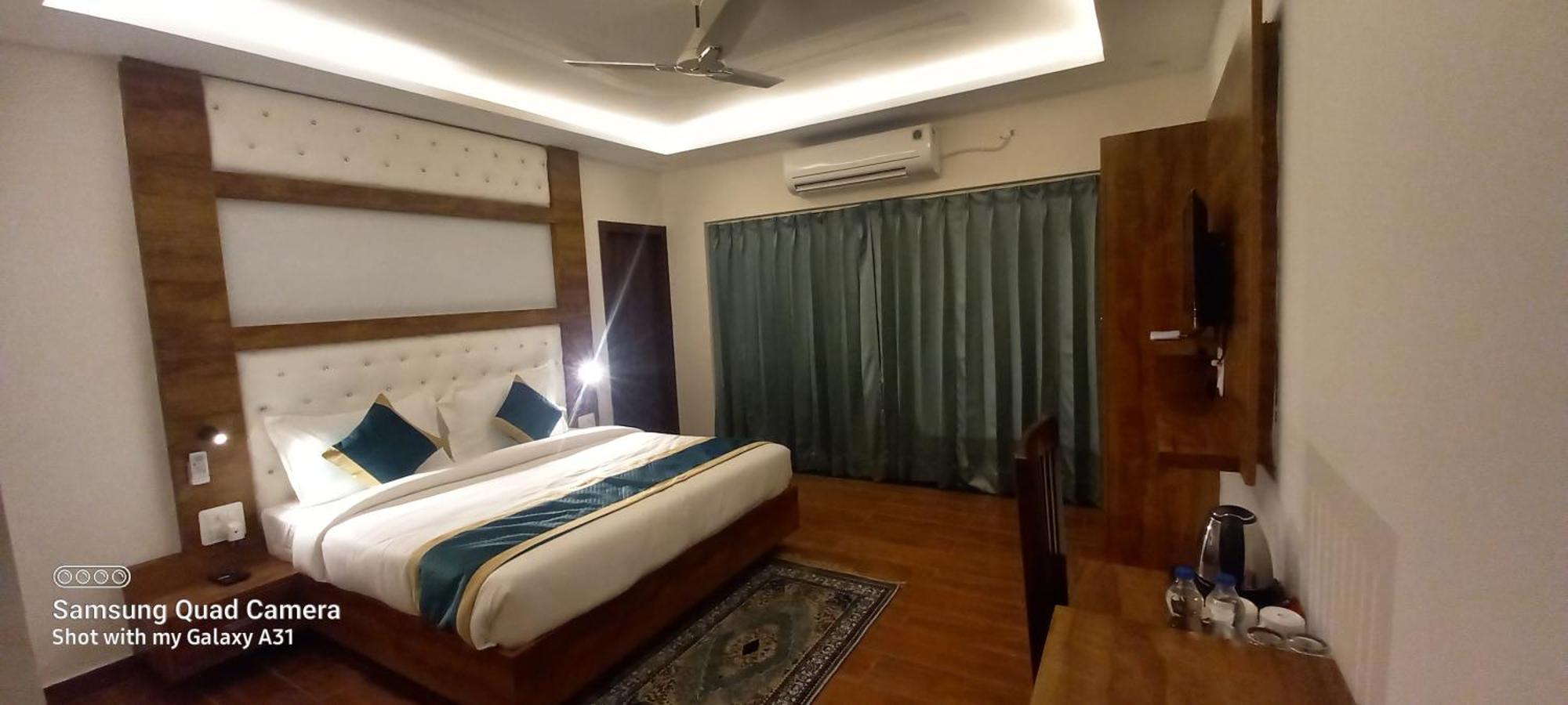 Hotel 7 Heaven Ντεχραντούν Εξωτερικό φωτογραφία