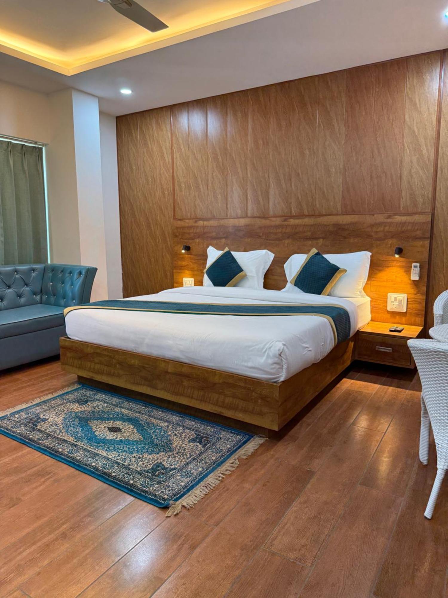 Hotel 7 Heaven Ντεχραντούν Εξωτερικό φωτογραφία