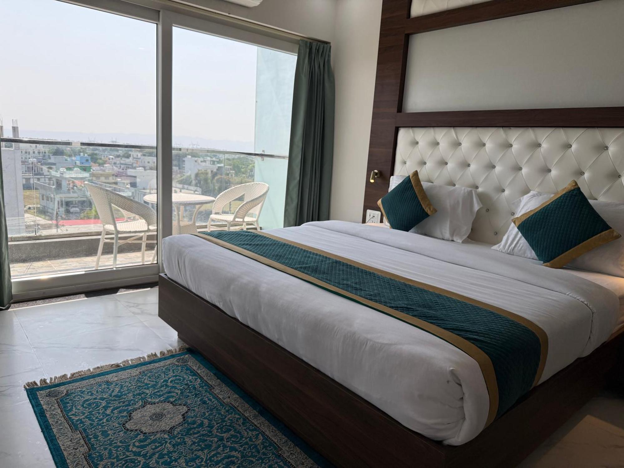 Hotel 7 Heaven Ντεχραντούν Εξωτερικό φωτογραφία