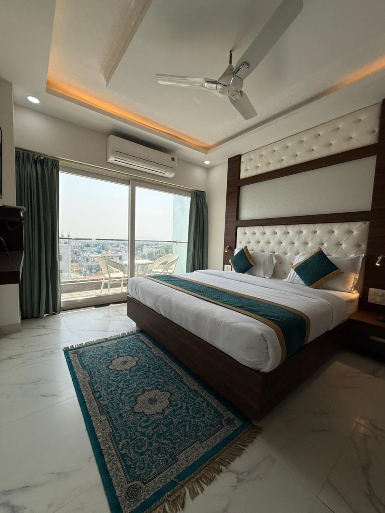 Hotel 7 Heaven Ντεχραντούν Εξωτερικό φωτογραφία