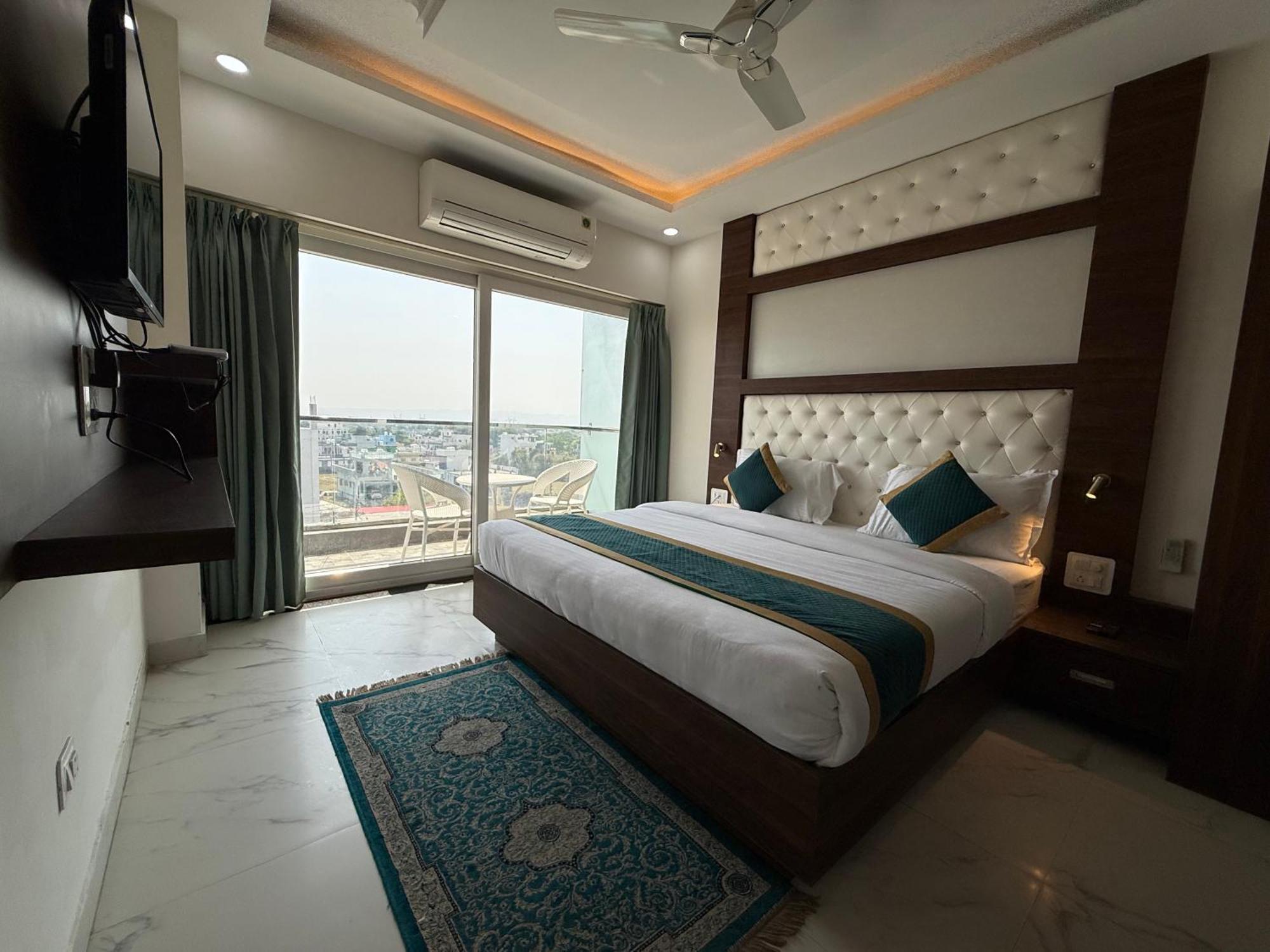 Hotel 7 Heaven Ντεχραντούν Εξωτερικό φωτογραφία